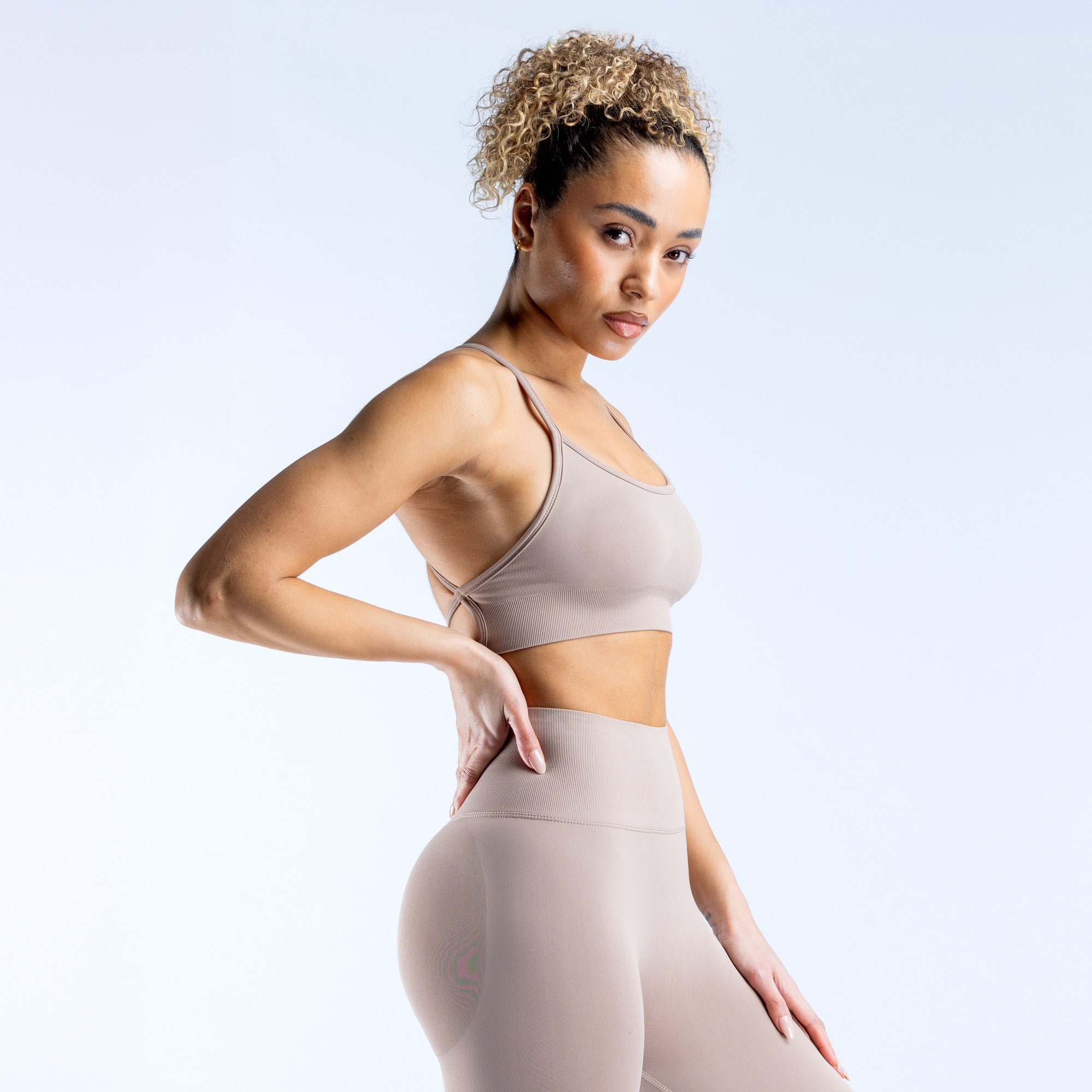 DFYNE Dynamic Backless Sport Melltartó Női Bézs | 94160-YSTF