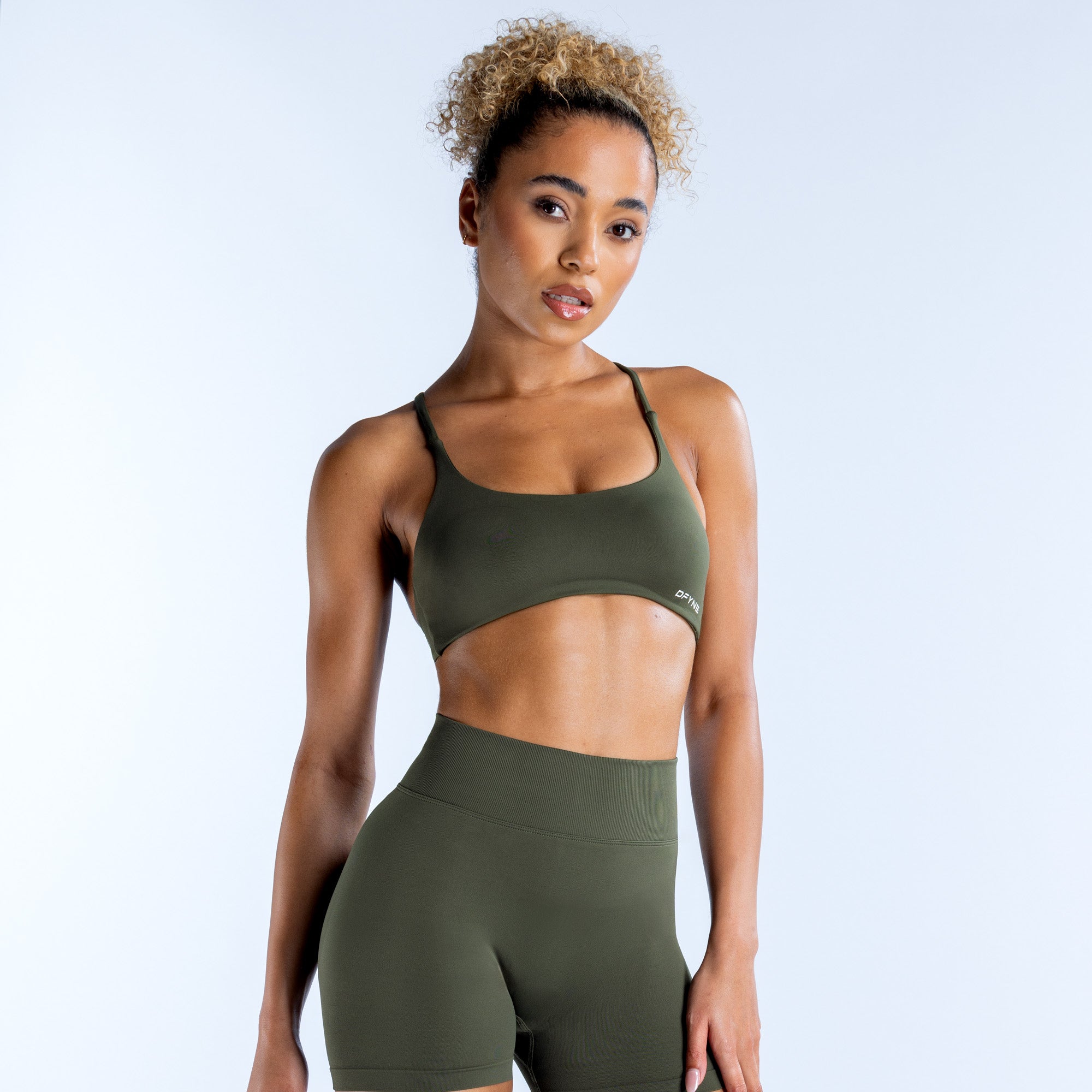 DFYNE Dynamic Twist Back Sport Melltartó Női Olivazöld | 24038-ZPNR