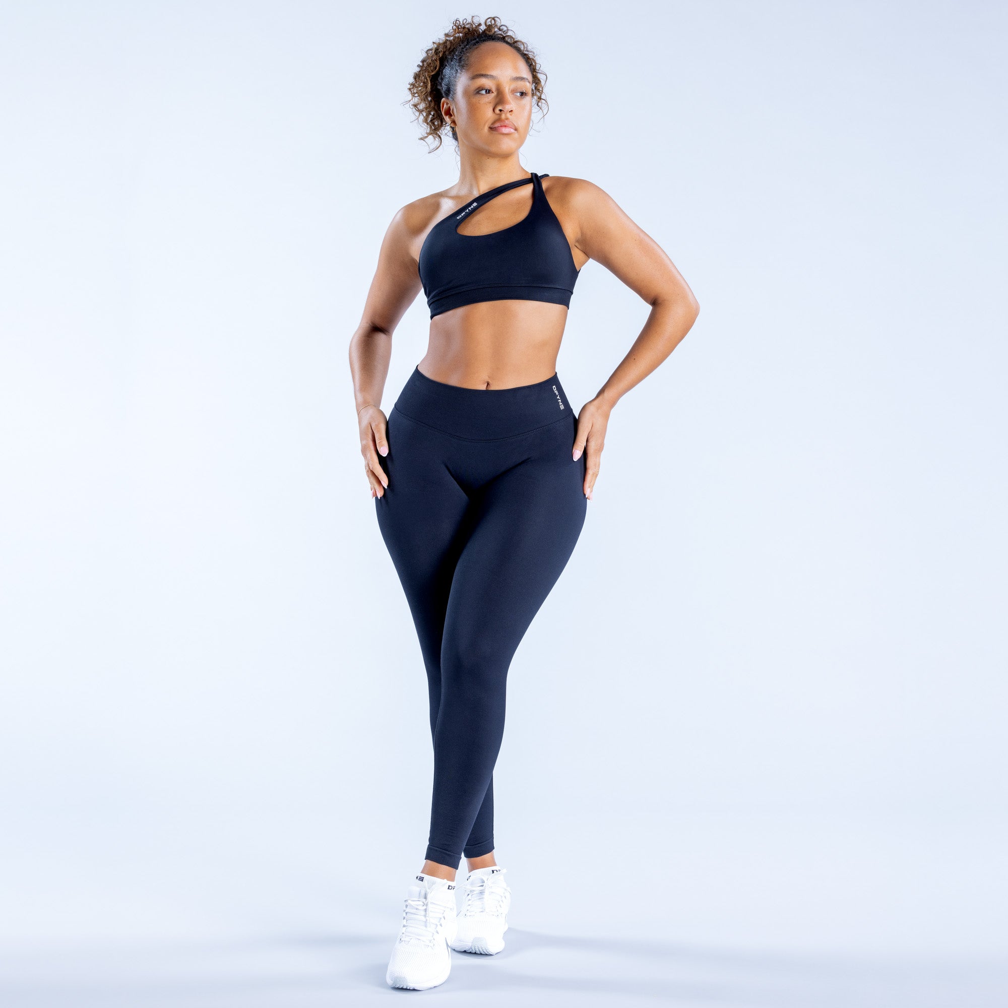 DFYNE Impact Asymmetric Sport Melltartó Női Fekete | 54319-HGQR