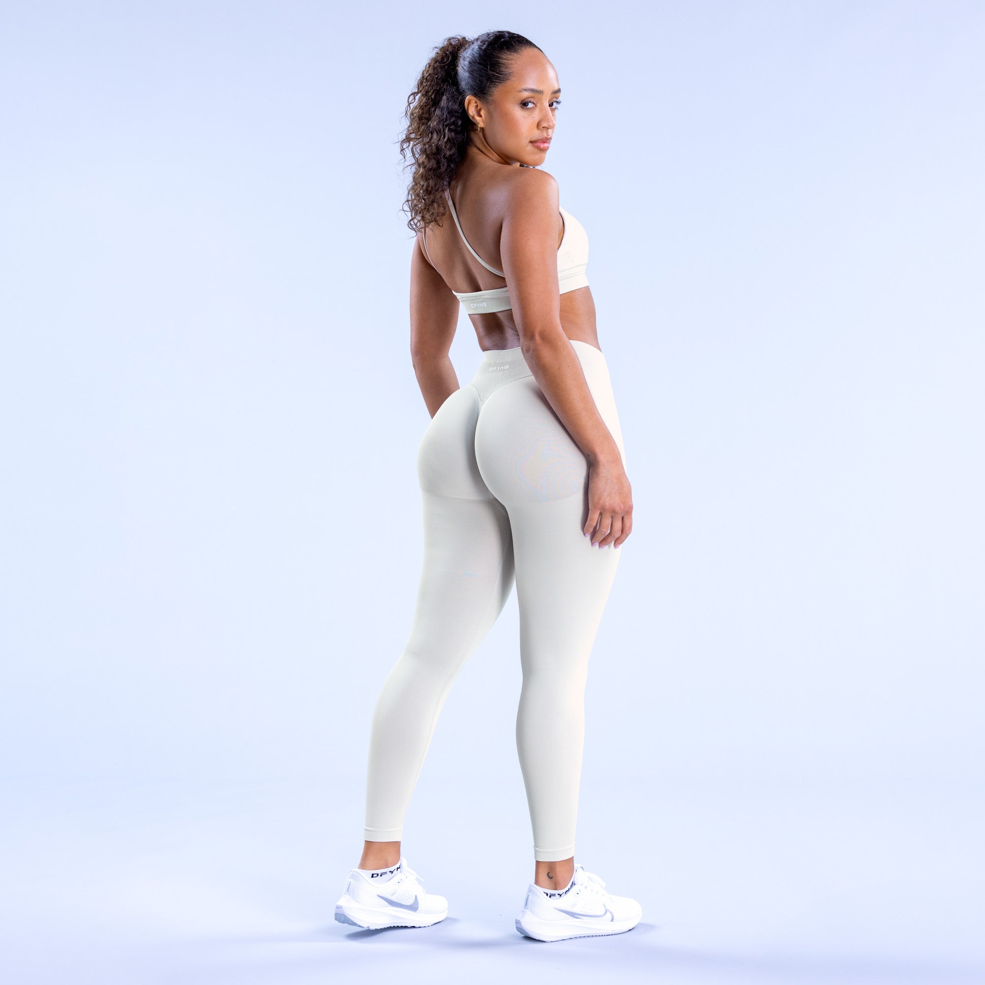 DFYNE Impact Asymmetric Sport Melltartó Női Fehér | 51743-JWFA