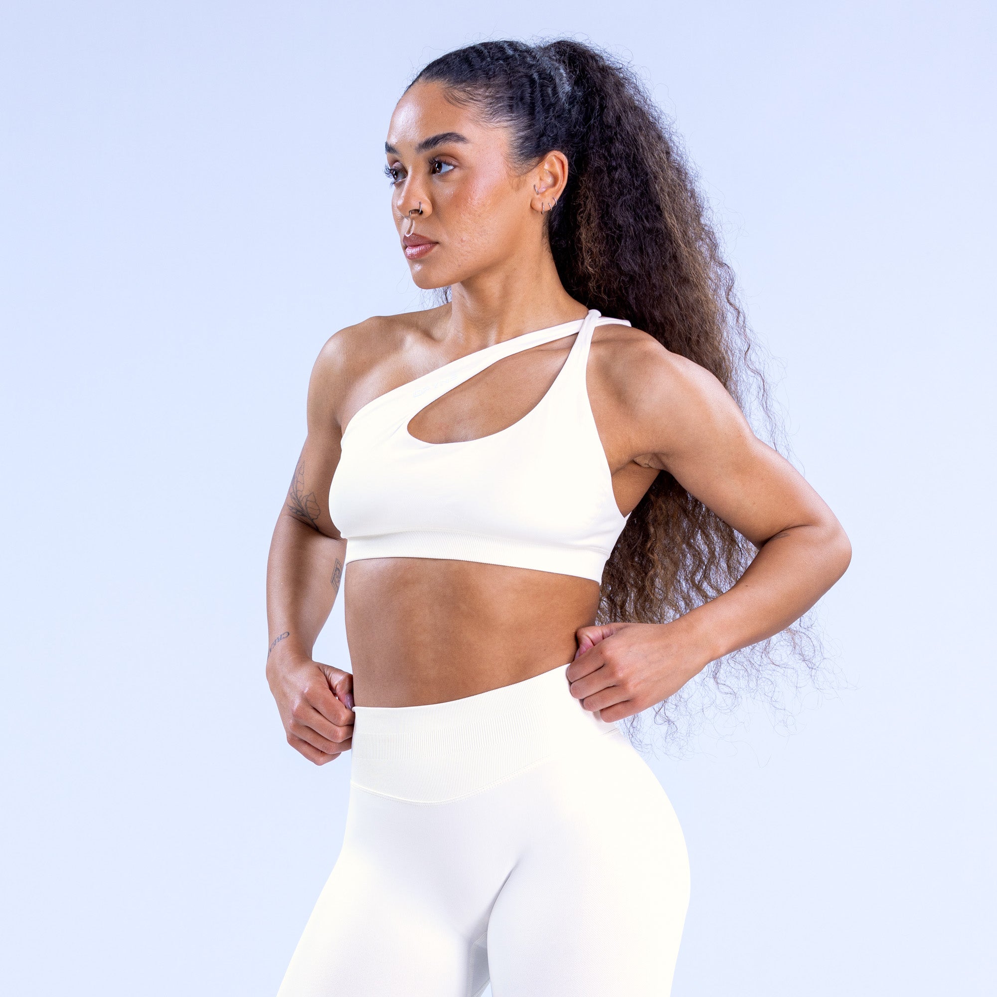 DFYNE Impact Asymmetric Sport Melltartó Női Fehér | 43567-PLMY