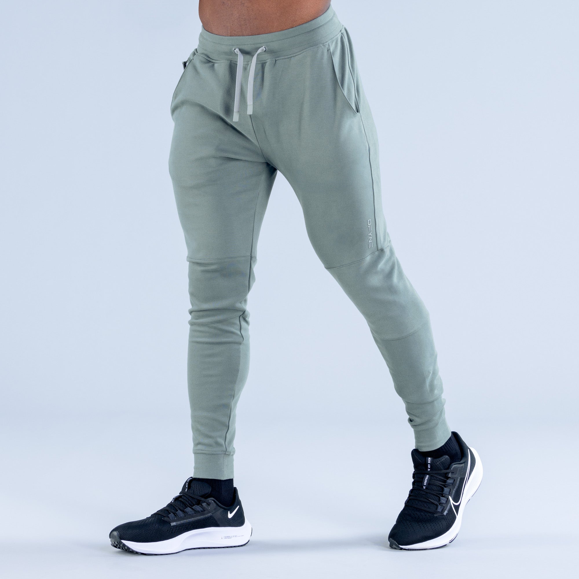 DFYNE Stealth Tapered Jogger Nadrág Férfi Olivazöld | 59432-FGIE